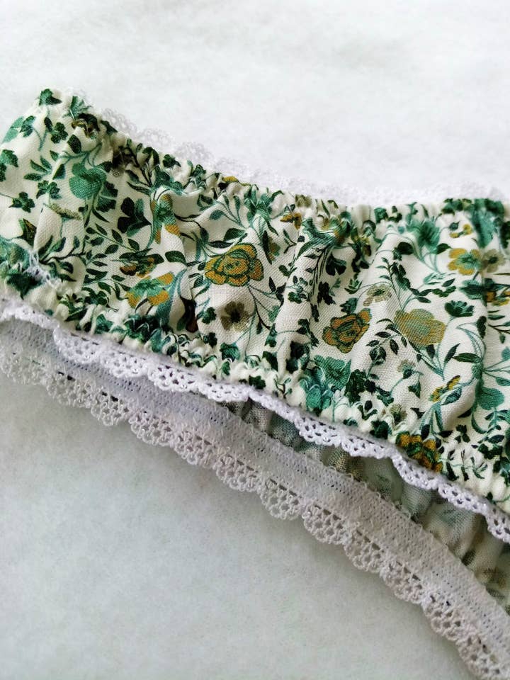 Slip in popeline di cotone bianco con fantasia floreale per la vendita all'ingrosso da parte di Esmée AccessoriesNco