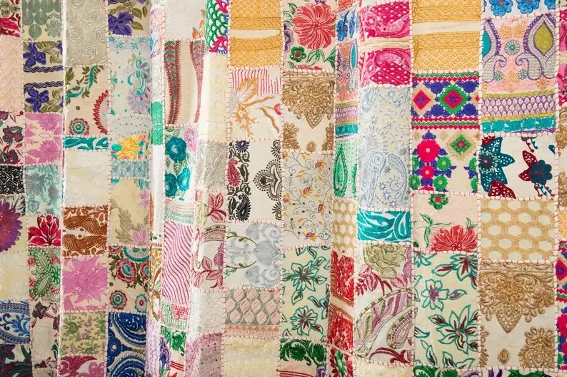 GYPSY STUDIO – wholesale Gardin – Vit stor lapptäcksväggbonad indisk vintage1