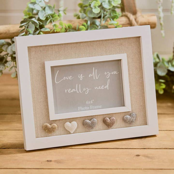 Langs - Vente Cadres photos - Cadre Photo Galet Cœur Lin & Bois Blanc L'amour Est Tout Ss250