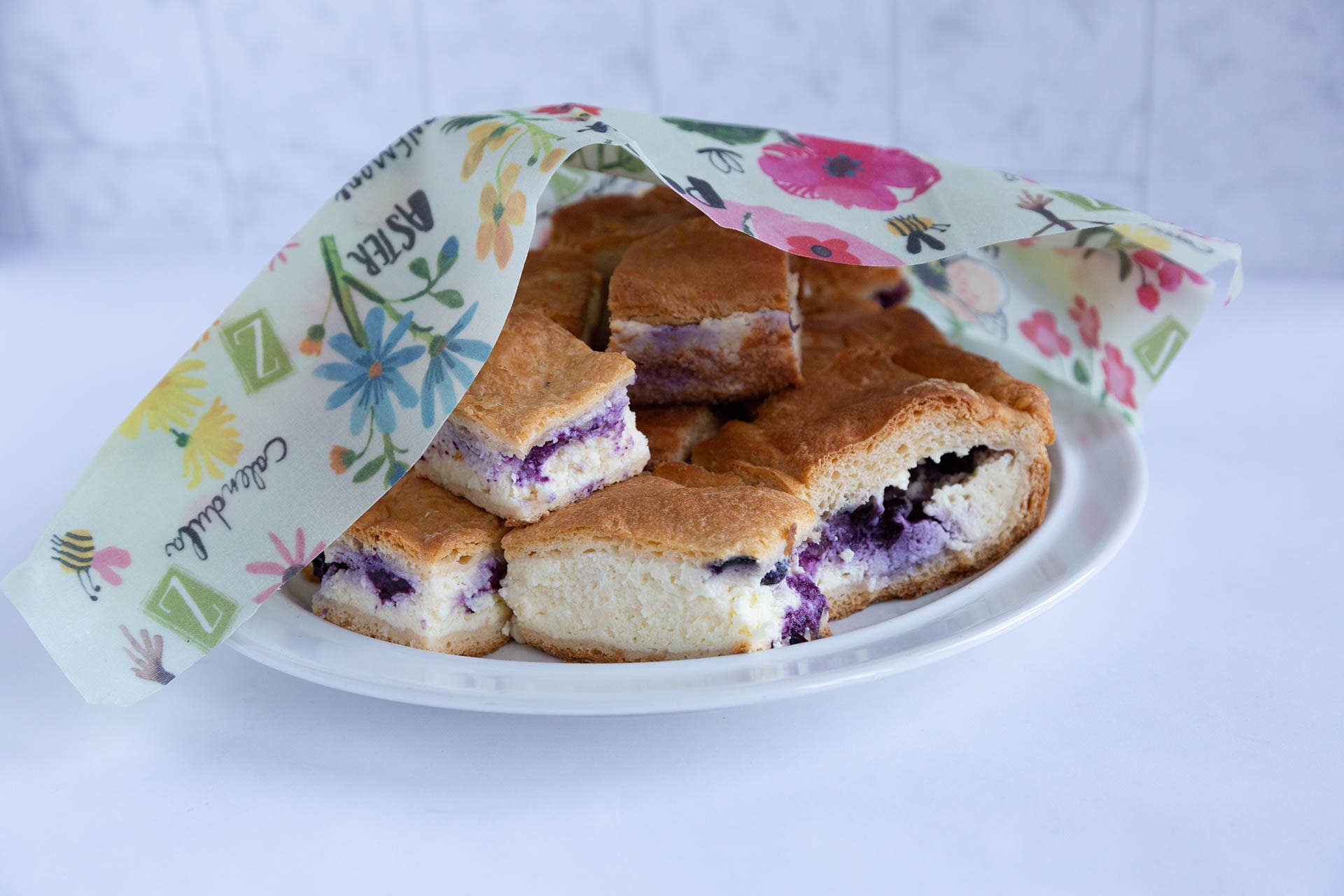 Z Wraps - Wholesale Food Storage Wrap/Bag - Z Wraps Large Reusable Beeswax Food Wrap in Bees Love These4