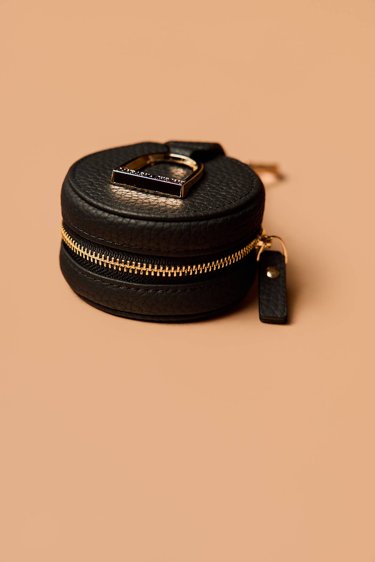 Oakbark & Chrome - Wholesale Keychain - Women's - Stirrup Accessory Keeper in Black3