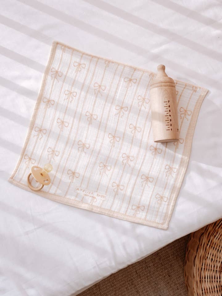 Burp Cloth - Ribbon/Beige for wholesale by Atelier Babbi