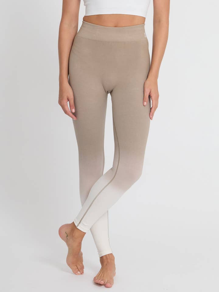 KAVALI - Deep-dye cotton leggings for wholesale by Yoga Searcher