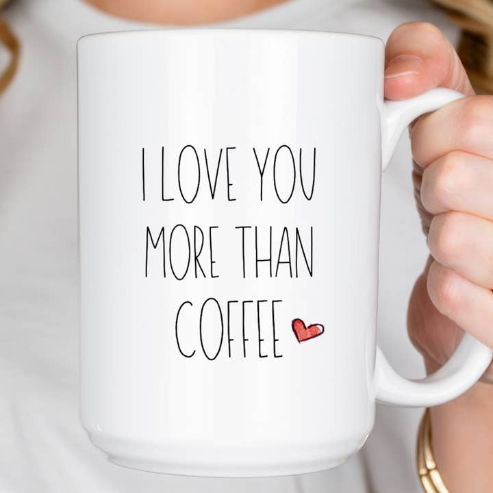 Je t'aime plus que le café Tasse de Saint-Valentin | Tasse moderne pour la vente par Press and Merch