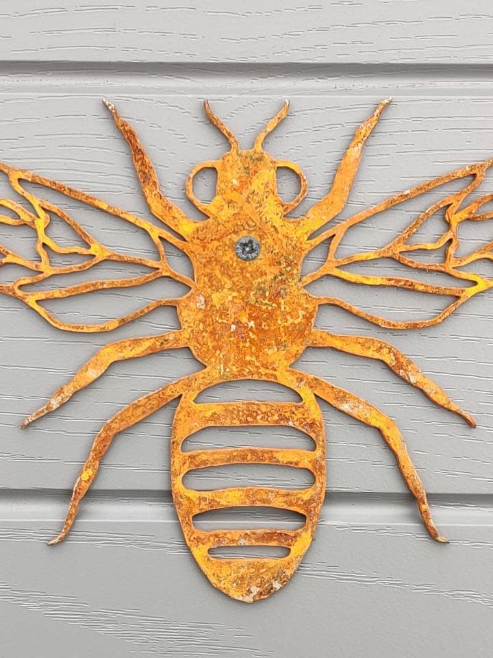 Bee Wall Hanger for wholesale by MetalMotif