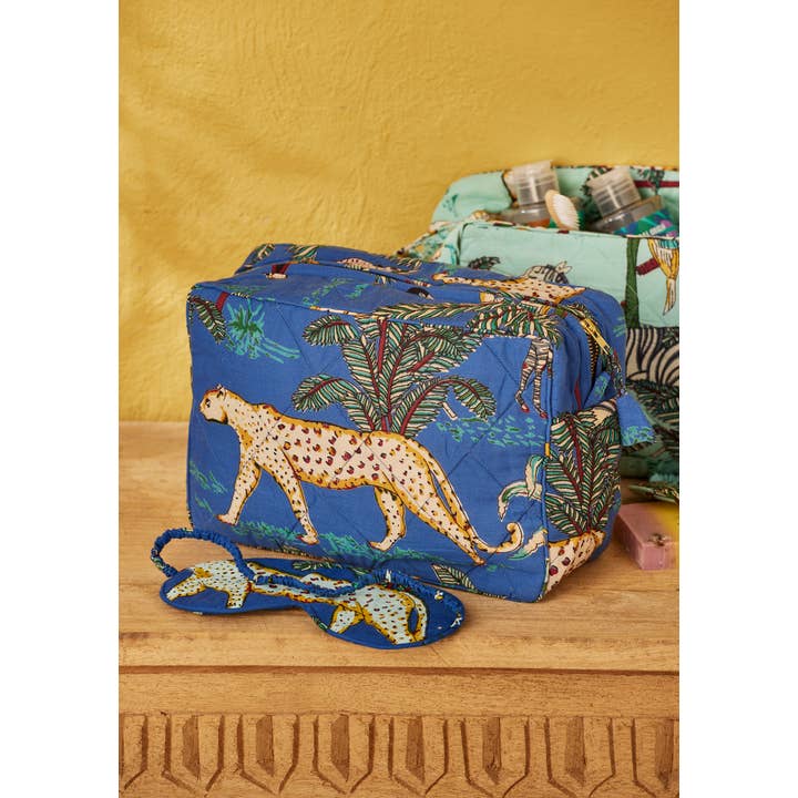 Namaste – wholesale Toiletry bag – women's – Jungle Print Wash Bag0