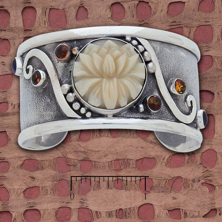 Armband aus Tagua-Nuss, Lotus und Bernstein für den Großhandel von Tidepool