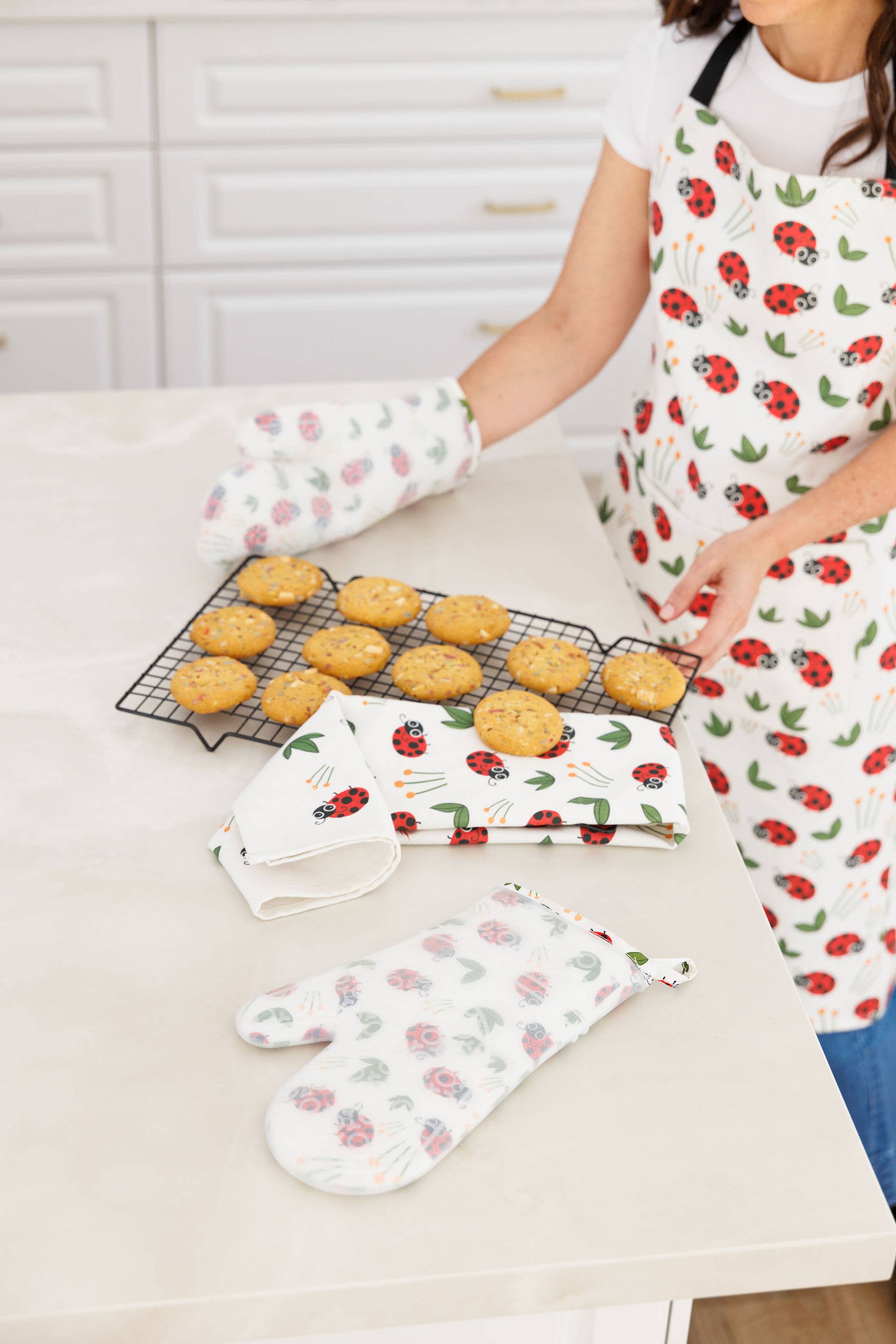 FunJobs Garden Gloves - Wholesale Apron - FunJobs LadyBird Apron5