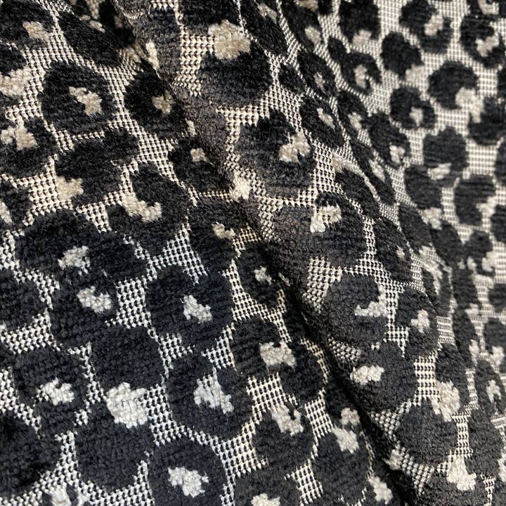 Fancy Styles Fabric – Großhandel Stoff – NEU Baron Clyde Neuheit Italienische Leopardenpolsterung Chenille Samt Grau Schwarz und Weiß