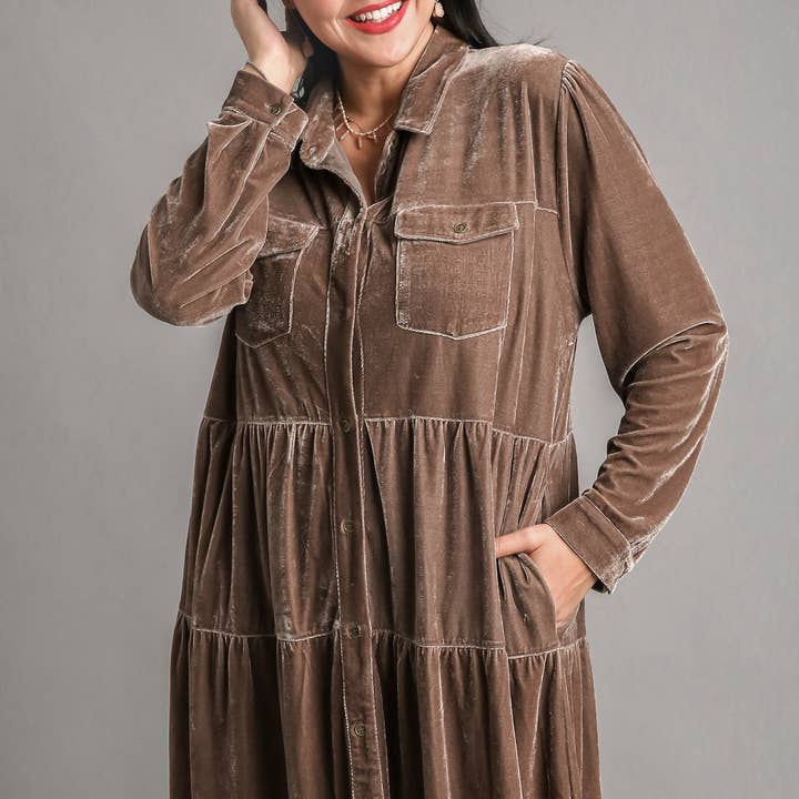 Abito abbottonato in velluto per la vendita all'ingrosso da parte di Plush Looks