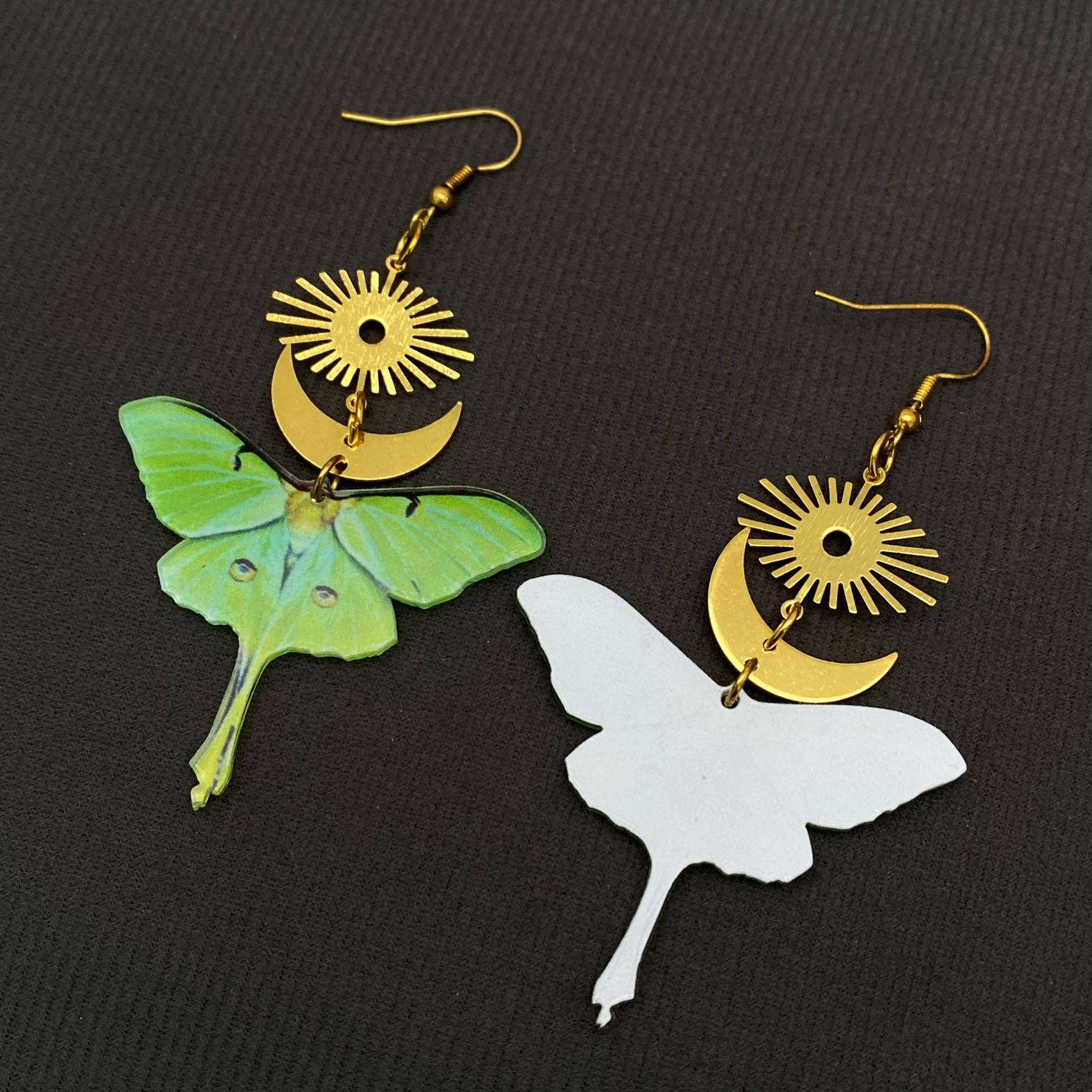 Mio Queena - Vente Boucles d'oreilles pendantes - Boucles d'oreilles pendantes en acrylique vert papillon plaqué or lune soleil - MS1