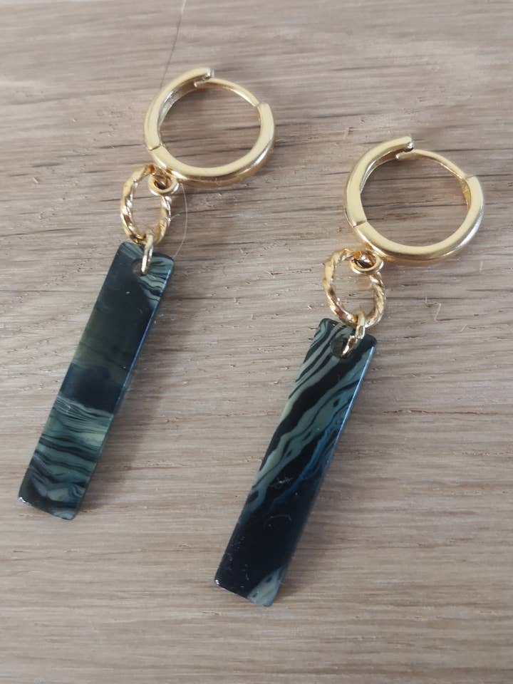 Boucles d'oreilles Moon,mini-créoles vertes,collection hiver pour la vente par Un Amour de Bibi