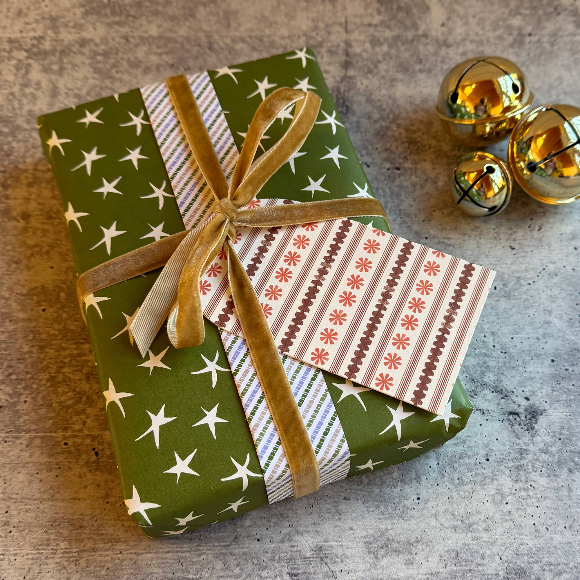 Slow Notes - Vente Feuille de papier cadeau - Papier d'emballage kraft double face – Étoiles et rayures6