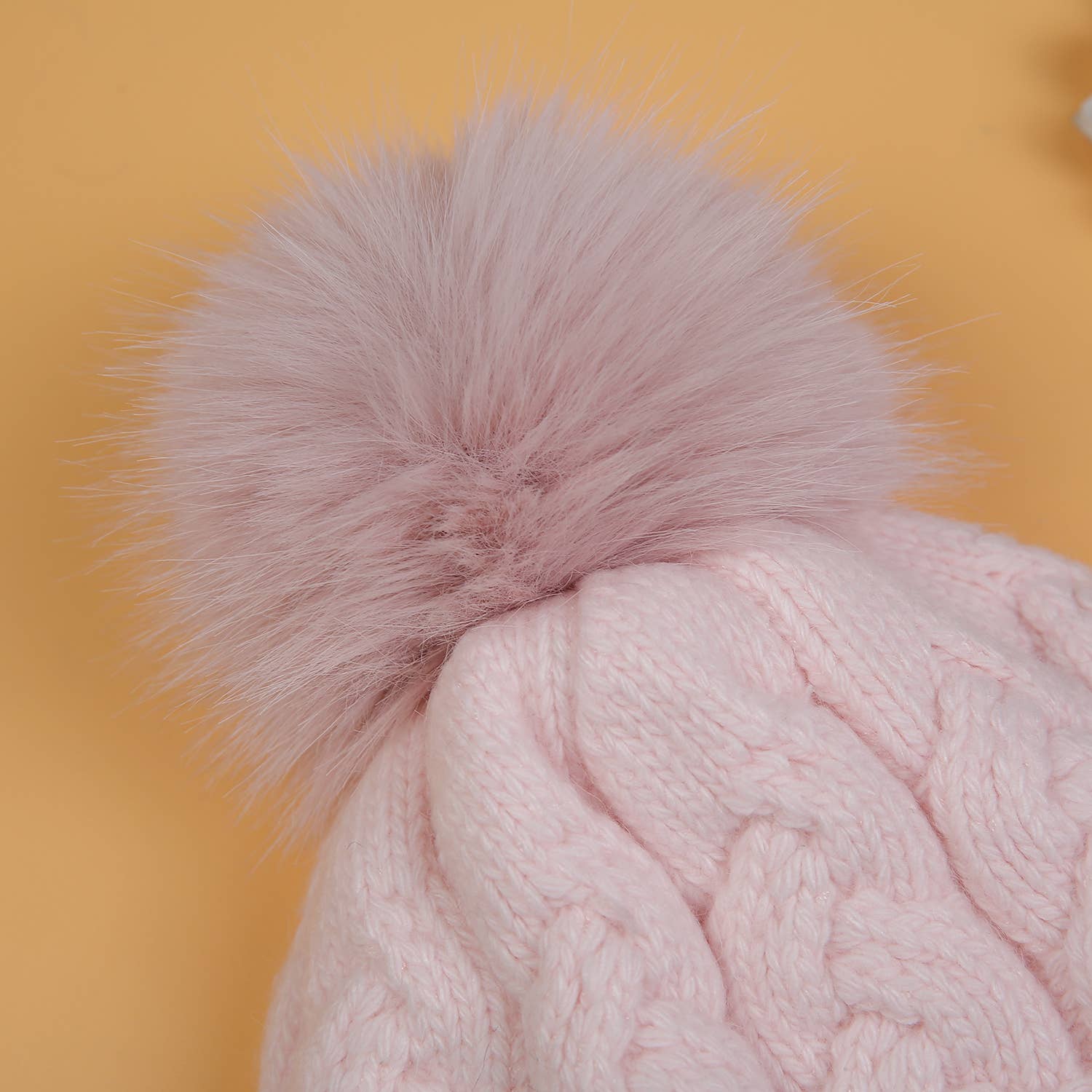 PEACH ACCESSORIES - Wholesale Beanie - Women's - Chunky Knit Pompom Hat SD1118