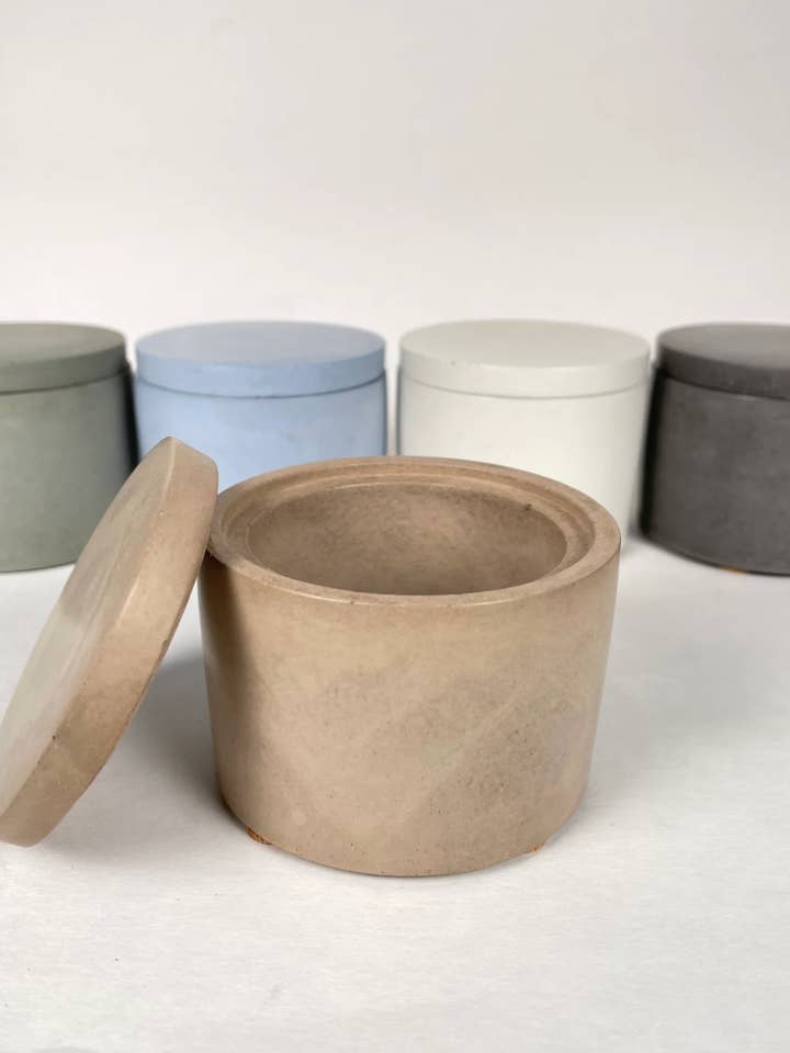 Flingsalt | Conteneur en béton avec couvercle pour la vente par Nordic Pine Home