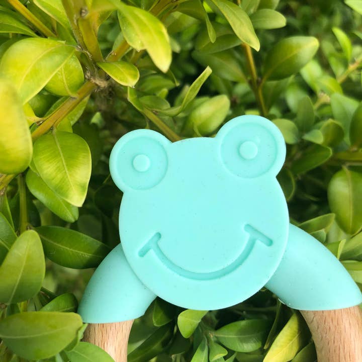 Summerville organic – Großhandel Beißspielzeug (ohne Clip) – Baby – Beißring für Babys aus Silikonholz, Frosch, Grün1