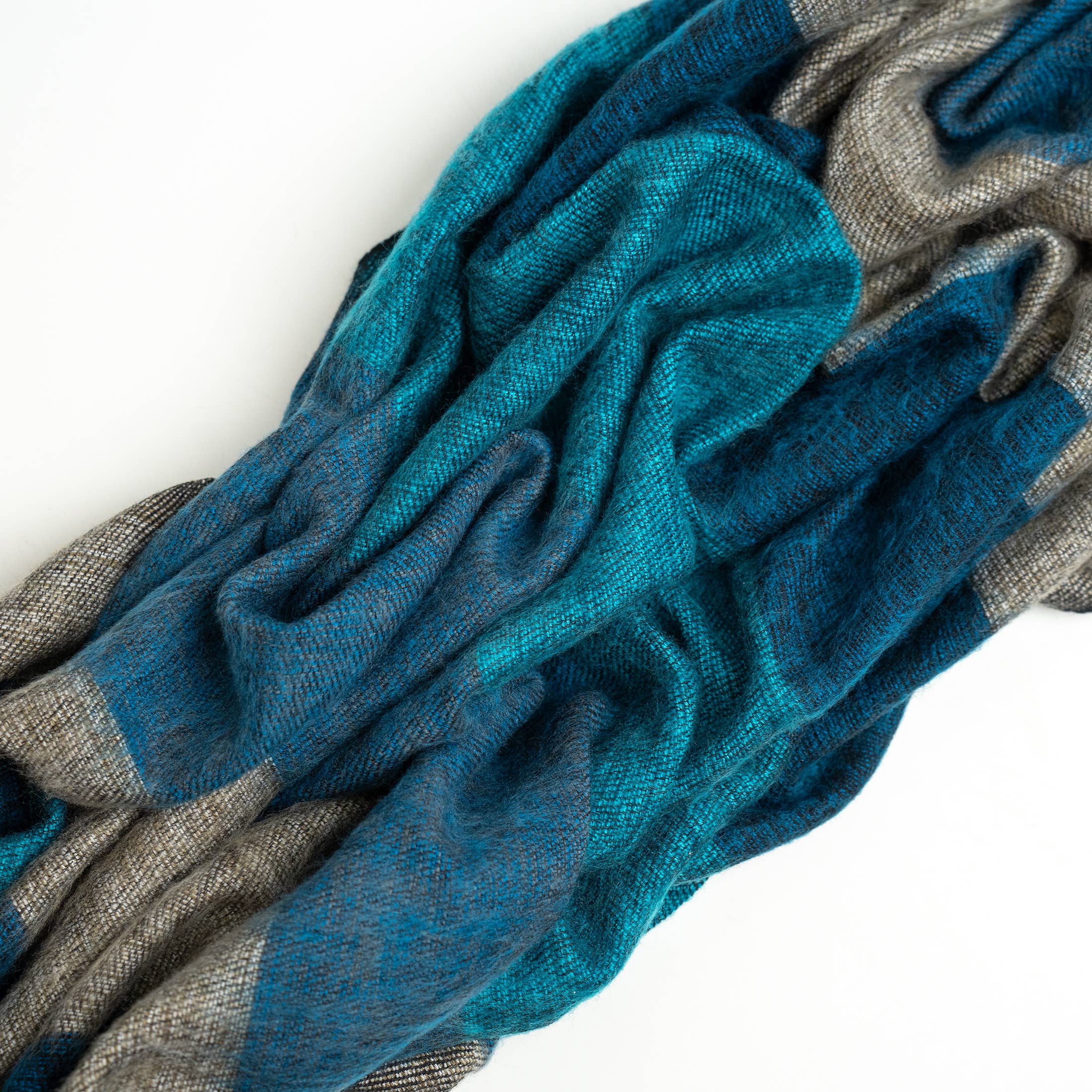 ART HIMALAYAN TRADING LTD - Wholesale Throw Blanket - Christmas Extra Soft Yak wool Travel Throw Blanket  46"x96"2