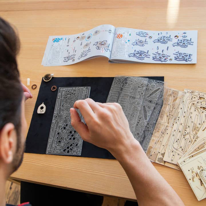 MADNESSTOYS - Wholesale Decorative Tabletop Object - Speedfighter11