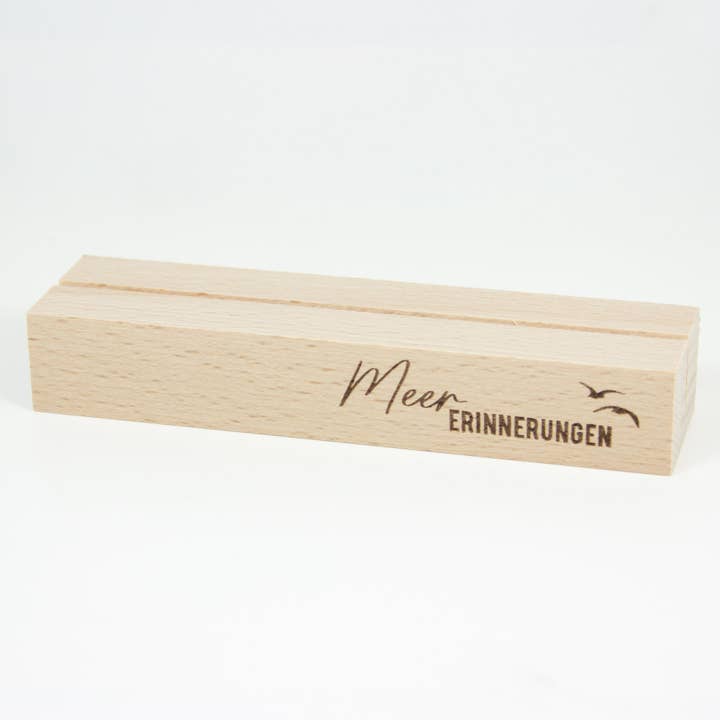 Kartenständer Meer Erinnerungen aus nachhaltigem Buchenholz für den Großhandel von Bow & Hummingbird