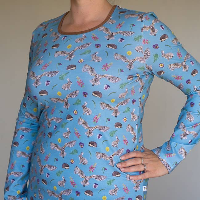 Campiña de mujer en top azul para venta al por mayor de JECO