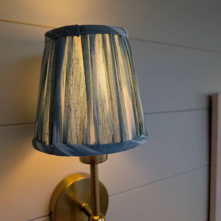 Ikat-Faltenlampenschirm in Himmelblau für den Großhandel von LNH EDIT