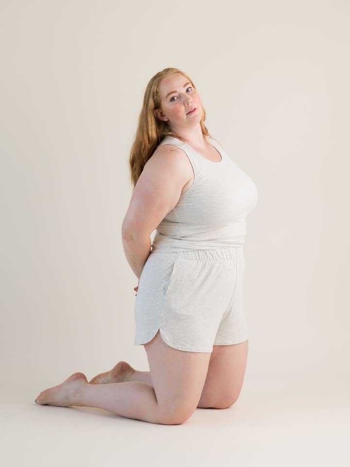 Ensemble court : lait d'avoine pour la vente par A Girl Named Trenholme