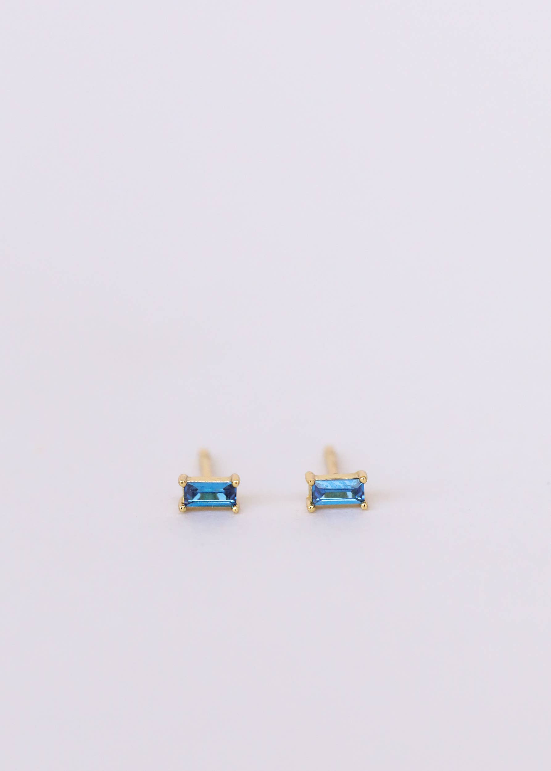 JaxKelly – Großhandel Ohrstecker – Ohrringe Baguette, Saphir, Gold2