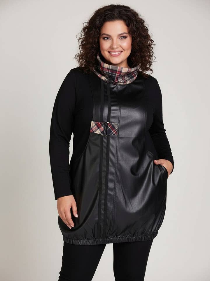 Abito nero in similpelle taglia grande (A511) per la vendita all'ingrosso da parte di Pomme Rouge Paris