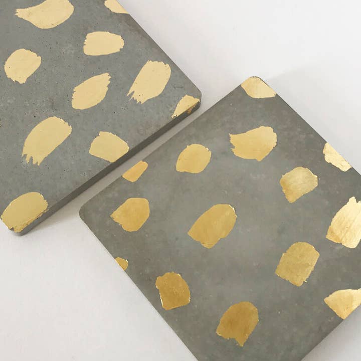 Quadratischer Untersetzer aus Beton mit Blattgold, ge für den Großhandel von Anie Studio