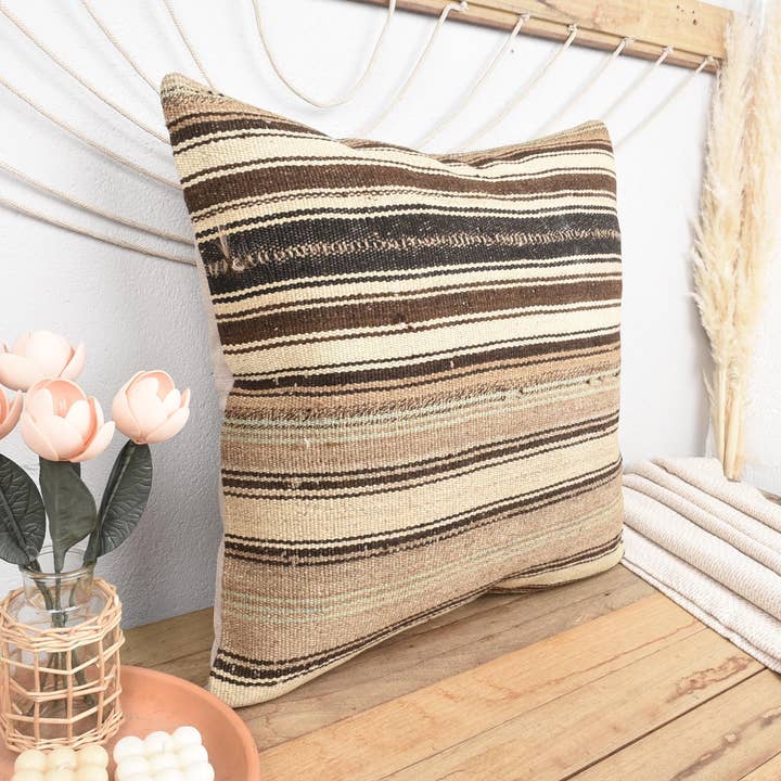 Cojín Kilim Hecho a Mano 24x24 Étnico a Rayas Beige para venta al por mayor de Kilim Pillow Decors