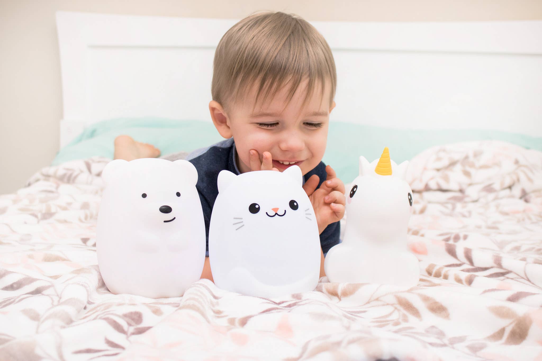 Lumieworld - Wholesale Night Light - Kids & Baby - Lumipets® LED Cat Night Light with Remote1