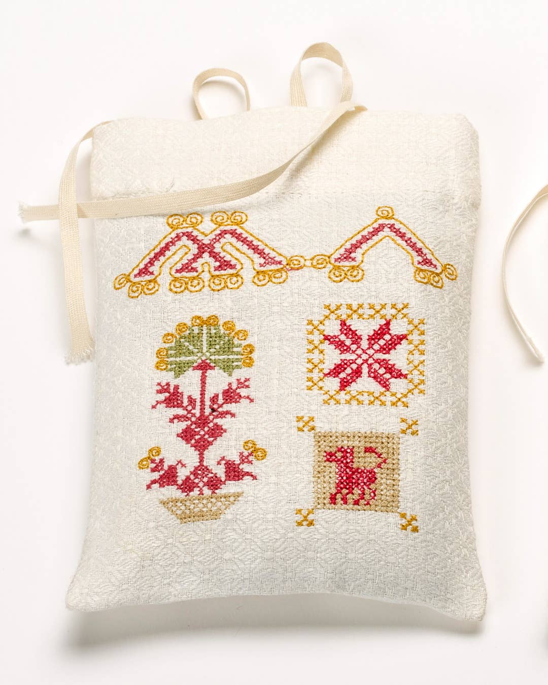 Teresa Alecrim - Têxteis para o Lar - Wholesale Zakje - Lavendelzakje met meerkleurig kruissteekborduursel1