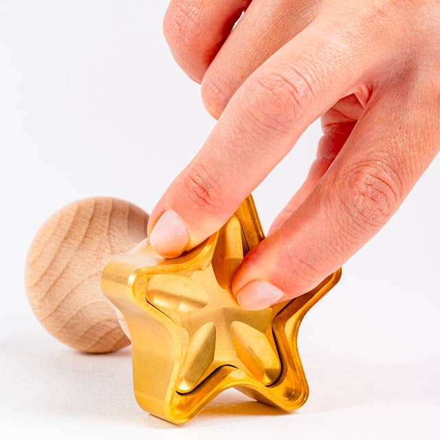 LA GONDOLA - Wholesale Kitchen Tool/Gadget - Ravioli Pasta Cutter Stamp STAR shaped Brass wooden Handle4