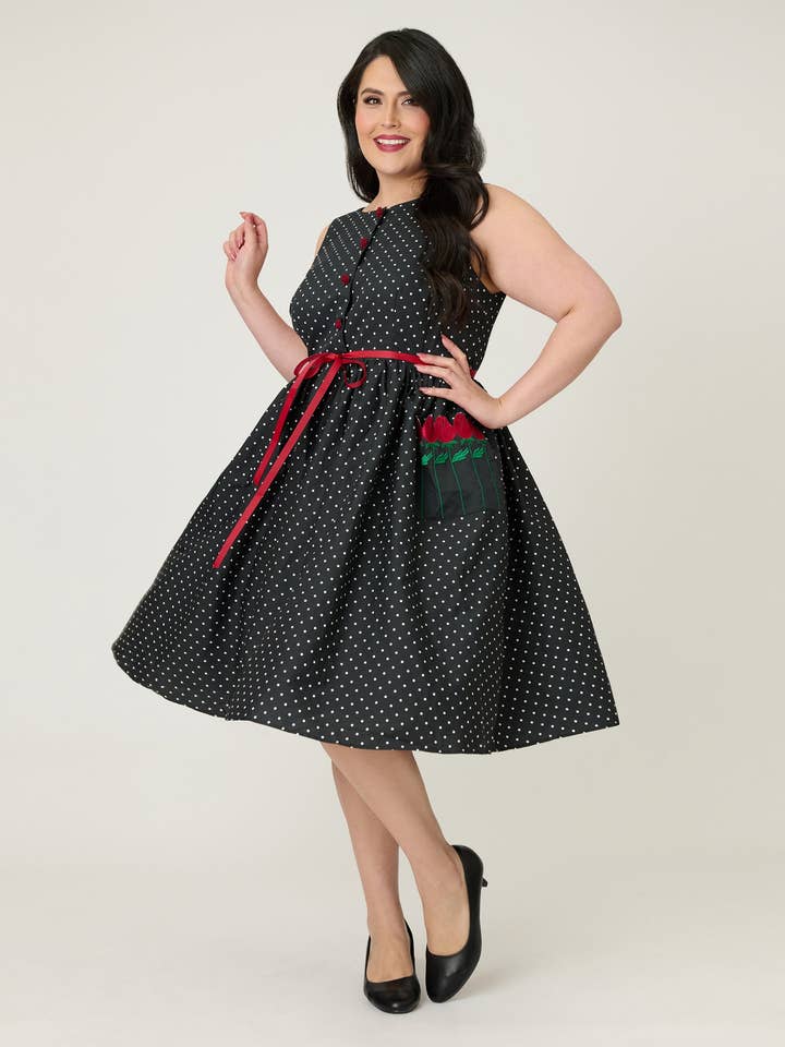 Smak Parlour Plus Size Svart Prickig Rosärmlös Svängklänning för wholesale av Unique Vintage