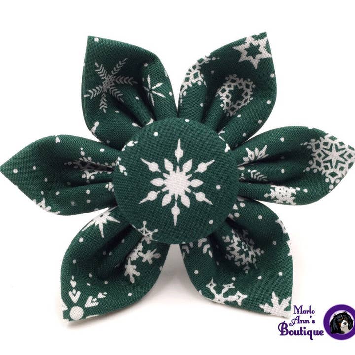 Marlo Ann's Boutique – wholesale Halsband - Katt och hund – Grön & vit snöflinga Blomma