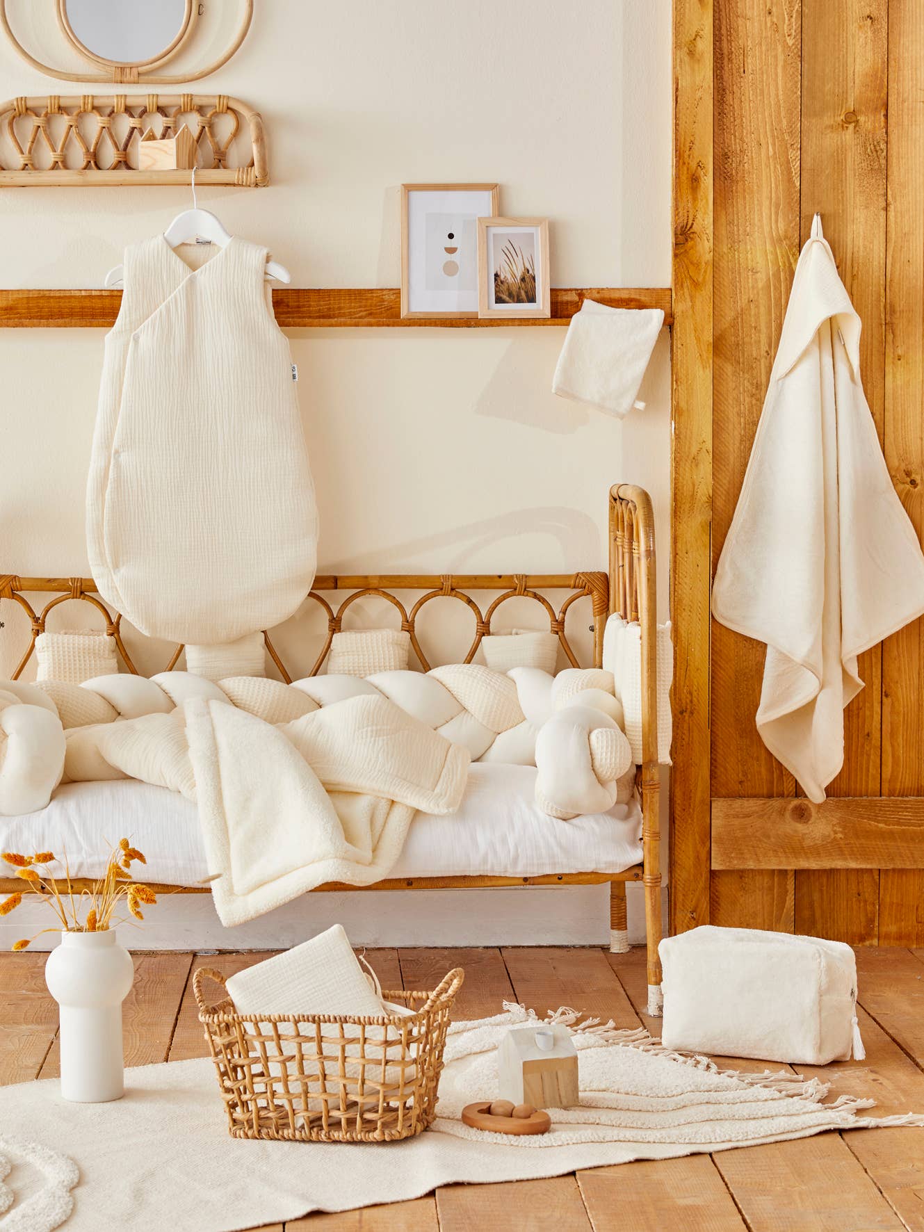 BB&Co - Wholesale Bedding Blanket - Kids & Baby - Double gauze & microfiber plush blanket - Milk foam1