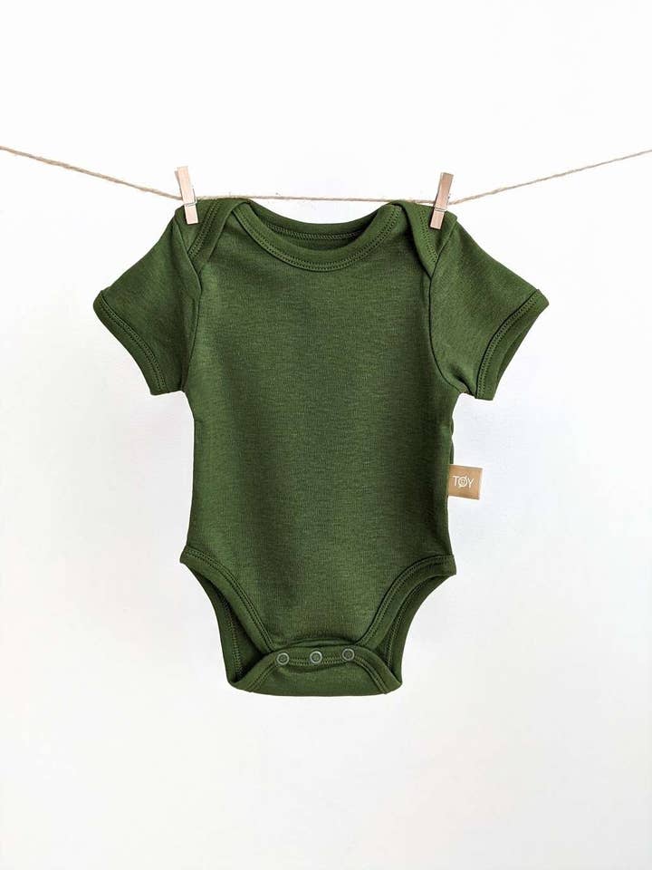 Body bébé à manches courtes : Forest Green pour la vente par TØY