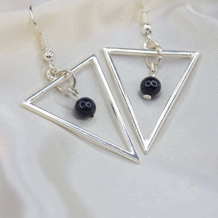 Driehoekige oorbellen - Blue Goldstone voor wholesale door Fox and Bunny Rise