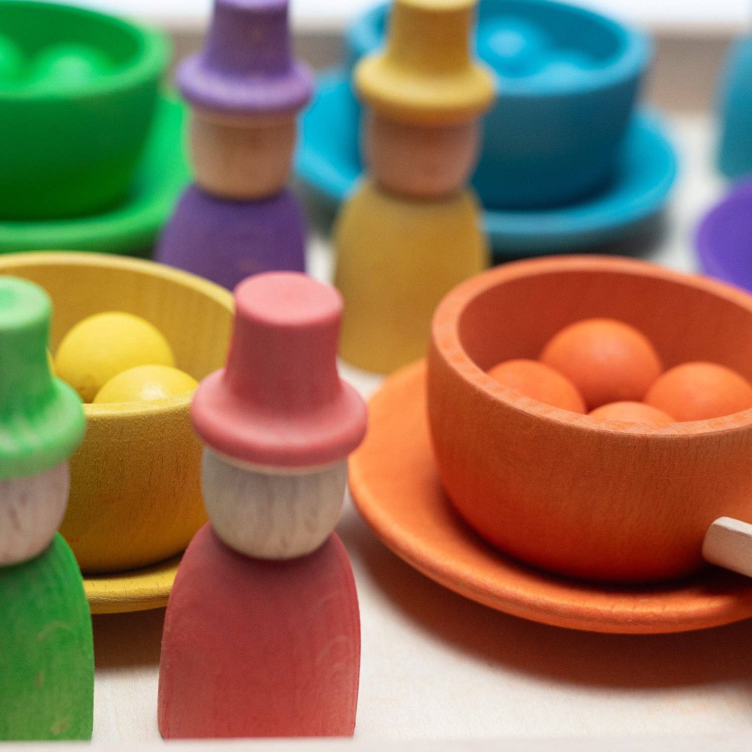 Lille Barn - Wholesale Wood Toy - Kids - Wooden toys - Colored figures, bowls, and balls on a tray1