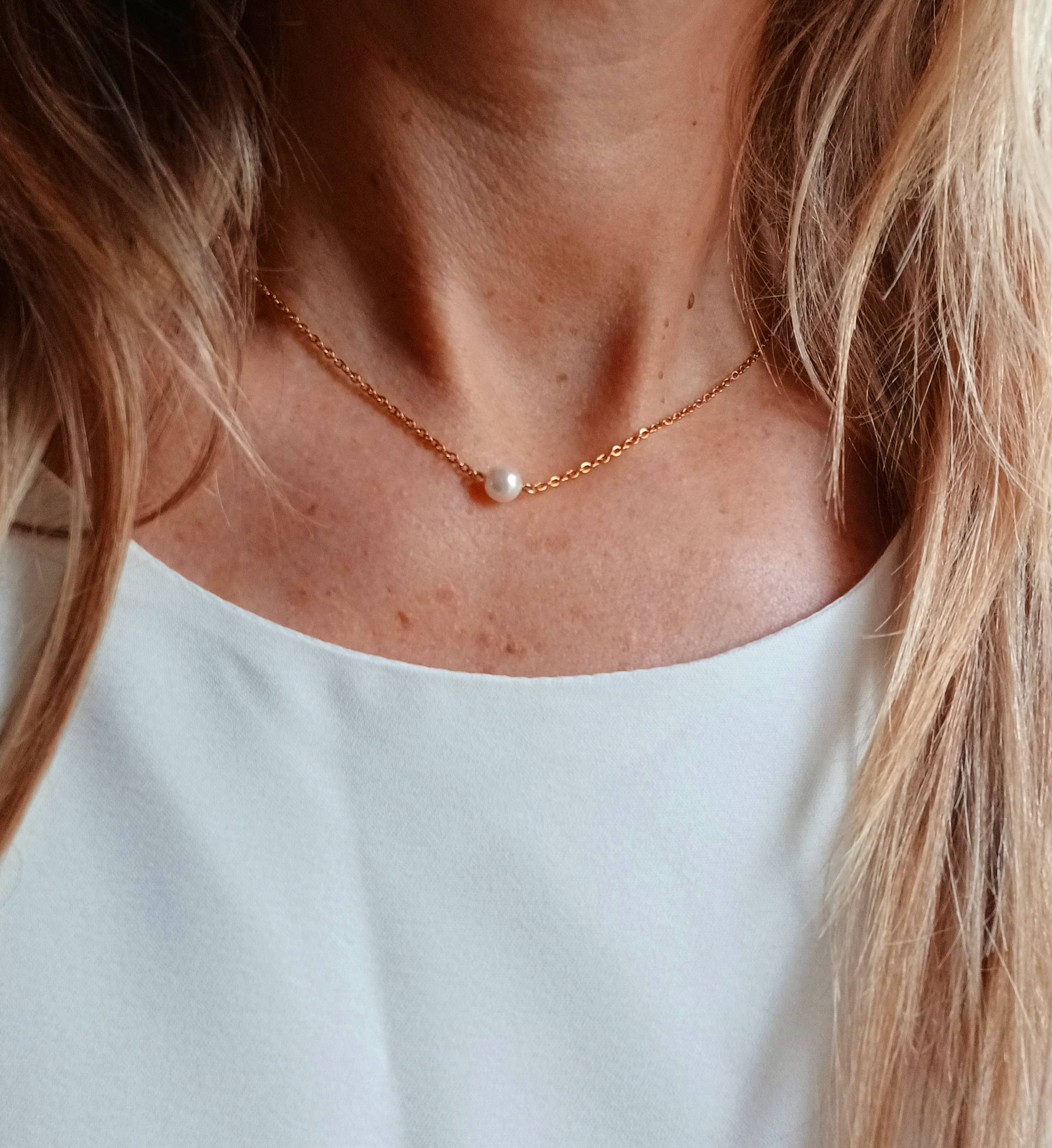 L'atelier du 6 - Wholesale Y-Neck/Lariat Necklace - Back jewelry for the bride with 3 pearls on the back.3