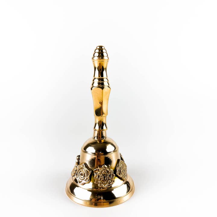 Syv Chakra Messing Alterklokke - 5" H for engroshandel hos GREENROOTS USA LLC