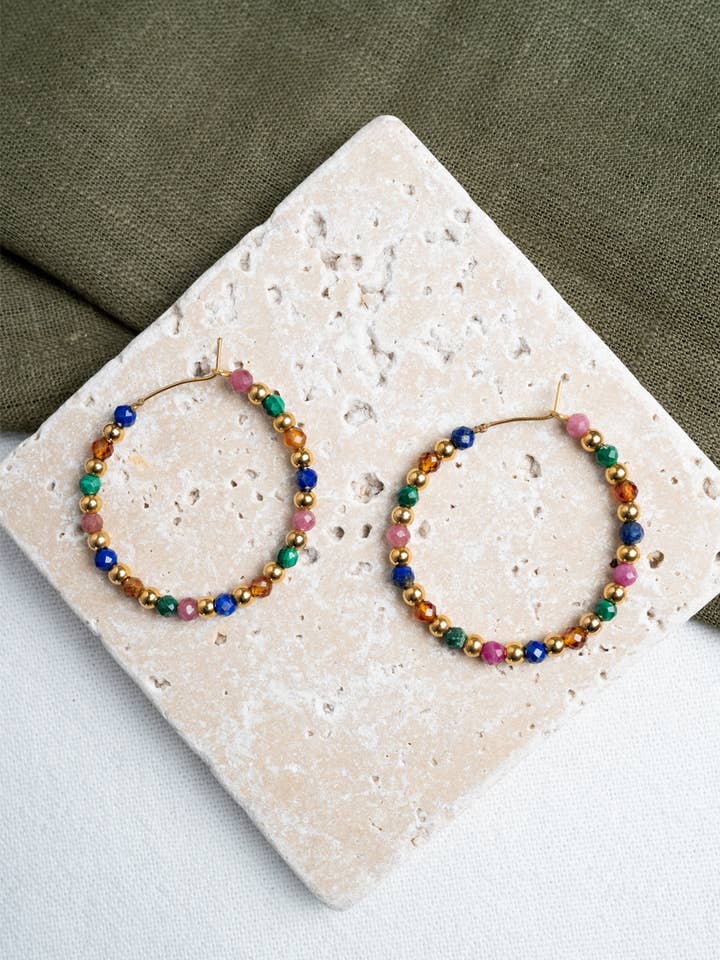 Masha ringörhängen - Flerfärgade stenar för wholesale av SIKA BIJOUX