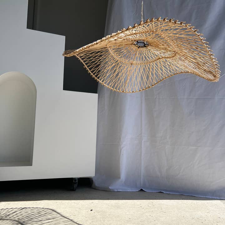 Office Objets - Wholesale Chandelier/Hanging Light - Rattan pendant or light fixture in the shape of a wavy circular tray with latticework D:7551