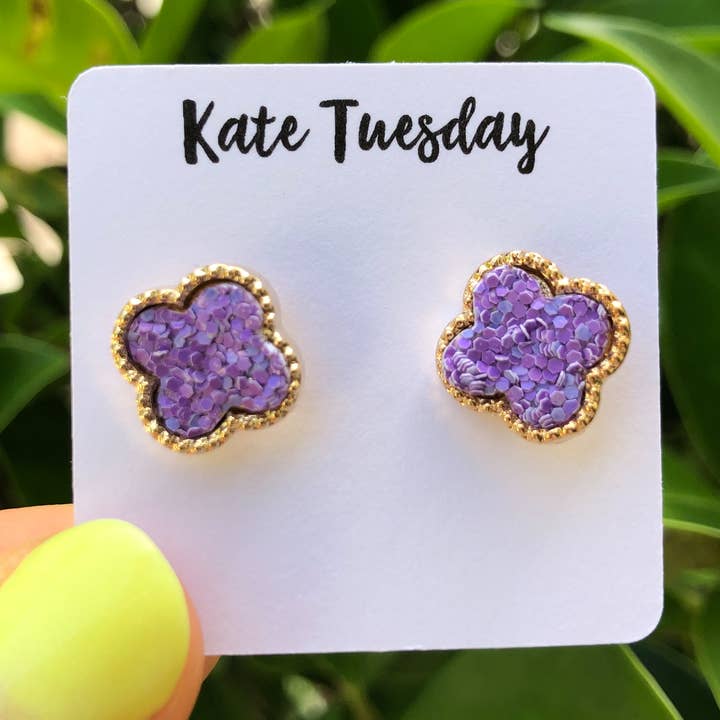 Glitter Blossom Stud Örhängen - ljus lila för wholesale av Kate Tuesday Jewelry