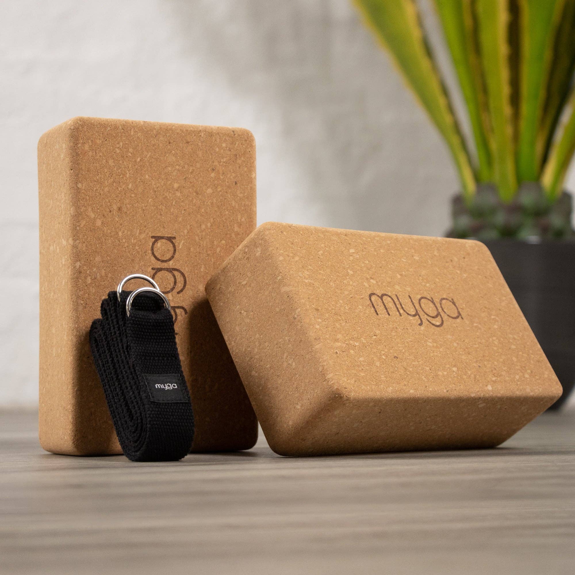 Myga Europe - Wholesale Yoga Block/Bolster - Cork yoga stabilization set of 2 cork blocks and a 2 in 1 yoga strap - black3
