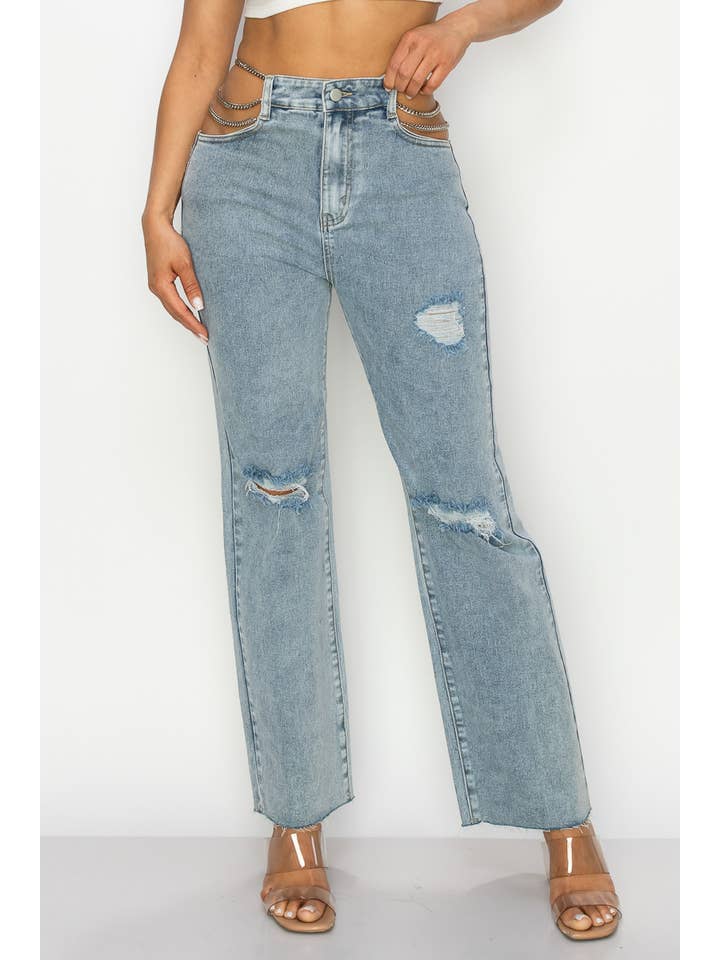 Med tvätt Denim KEDJA SIDA HÖG MIDJA RAKA NÖDSTÄLLDA JEANS för wholesale på Faire