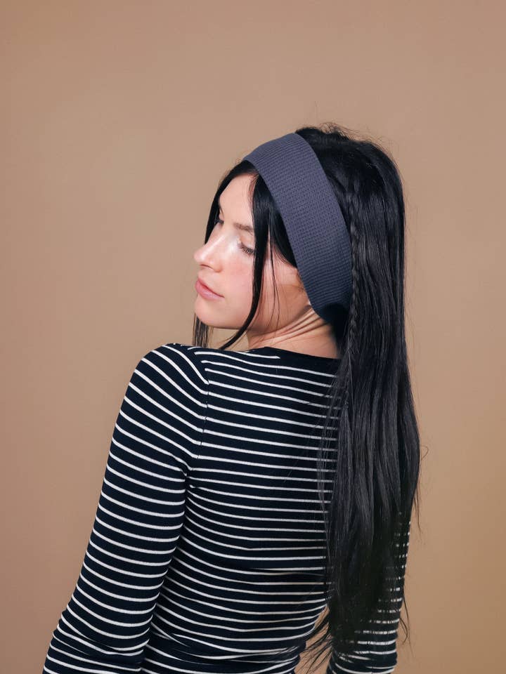 De wafelhoofdband in Deep Navy voor wholesale door Arc + Bow