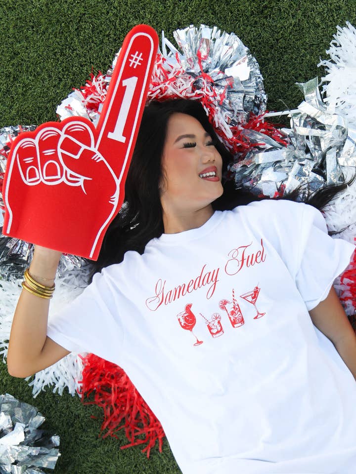 F+S: CAMISETA DE COMBUSTIBLE PARA EL DÍA DEL JUEGO para venta al por mayor de FRIDAY + SATURDAY