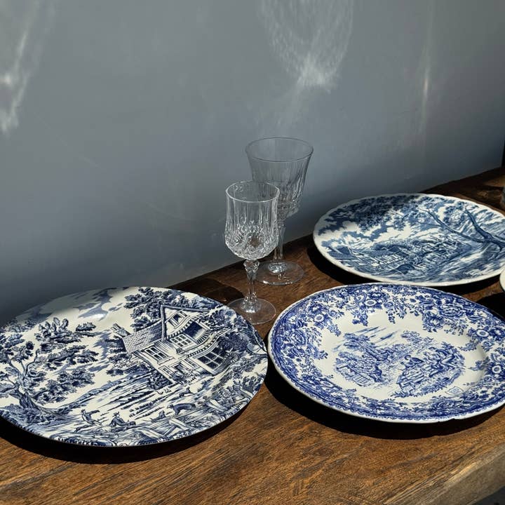 Office Objets - Wholesale Dinner plate - A large English flat plate with blue decoration1
