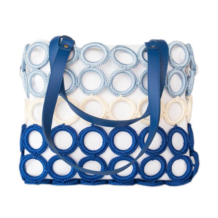 Lara aime le bleu pour la vente par Senabu Atelier